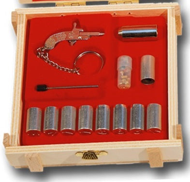 Berloque-Pistole - Vernickelt in Holzkasette